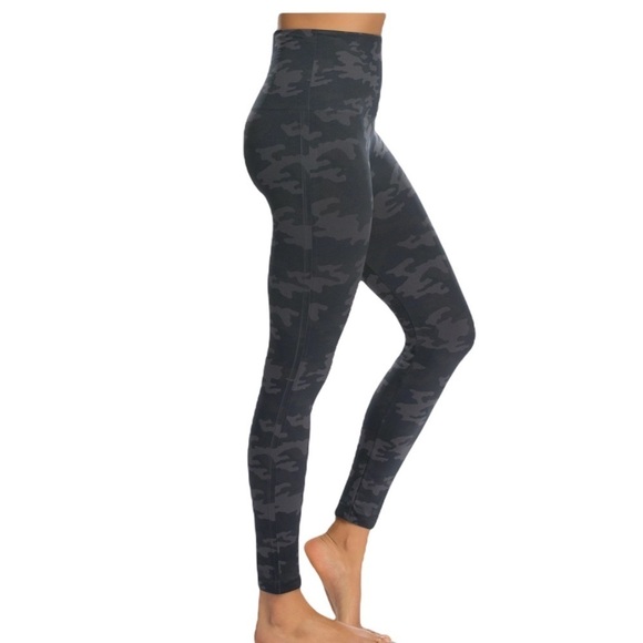 SPANX Look at Me Now Seamless Camo Leggings Size S - Picture 2 of 4